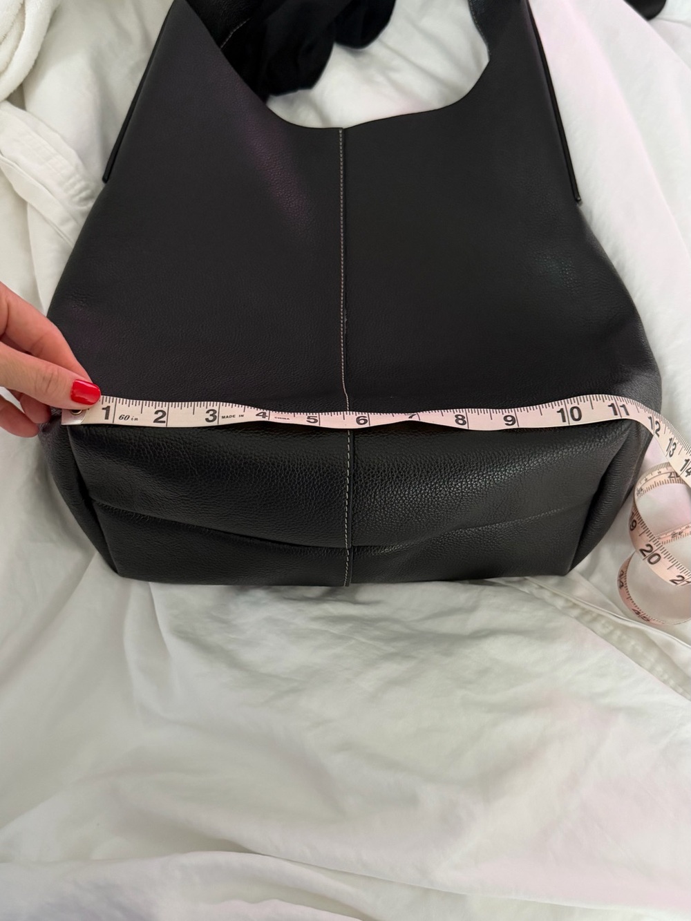 Banana Republic Black Leather Hobo Bag Large Shoulder Tote EUC - Picture 9 of 15